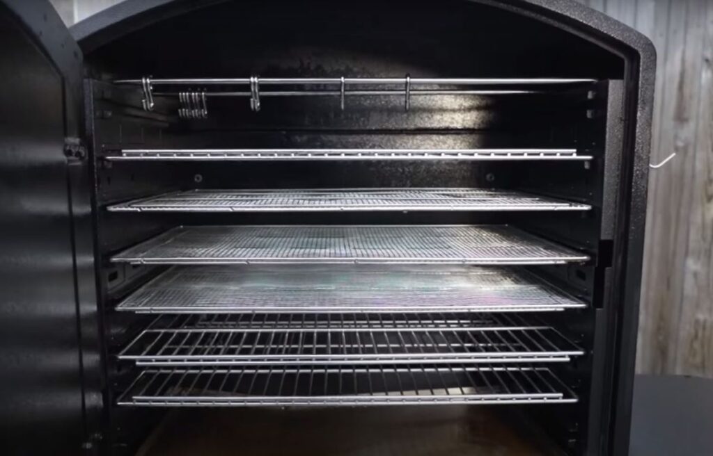 Cooking space in a vertical smoker