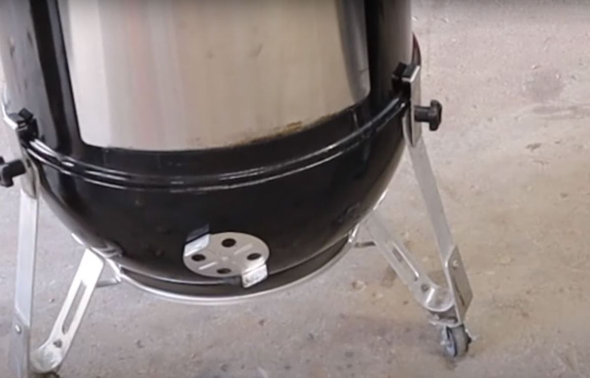 Bottom dampers to control temperature on weber smokey mountain