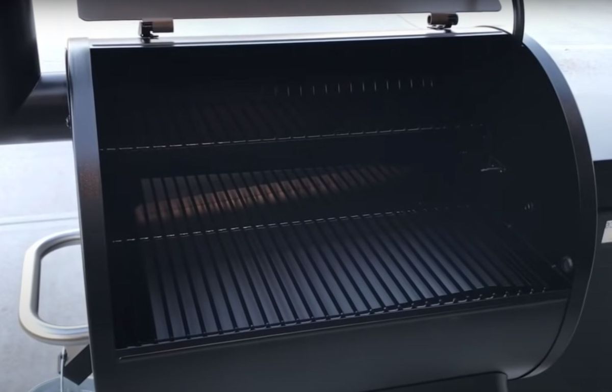 Traeger Pro 575 cooking chamber
