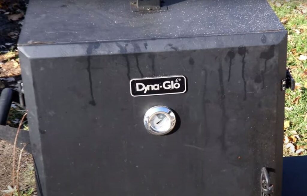 Built in Temperature gauge on Dyna Glo Smoker