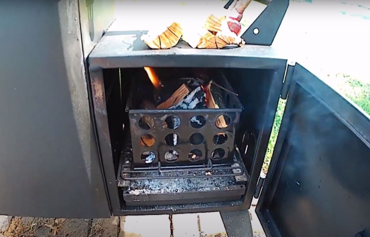 Charcoal and wood combustion process in Dyna Glo Vertical Offset Smoker