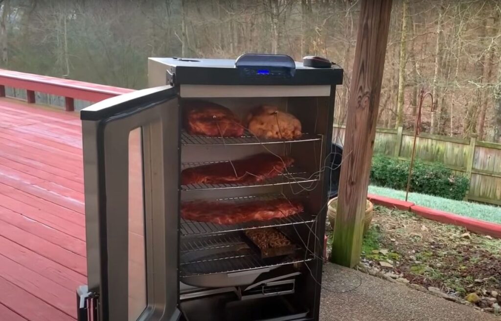 Cooking area of an electric smoker