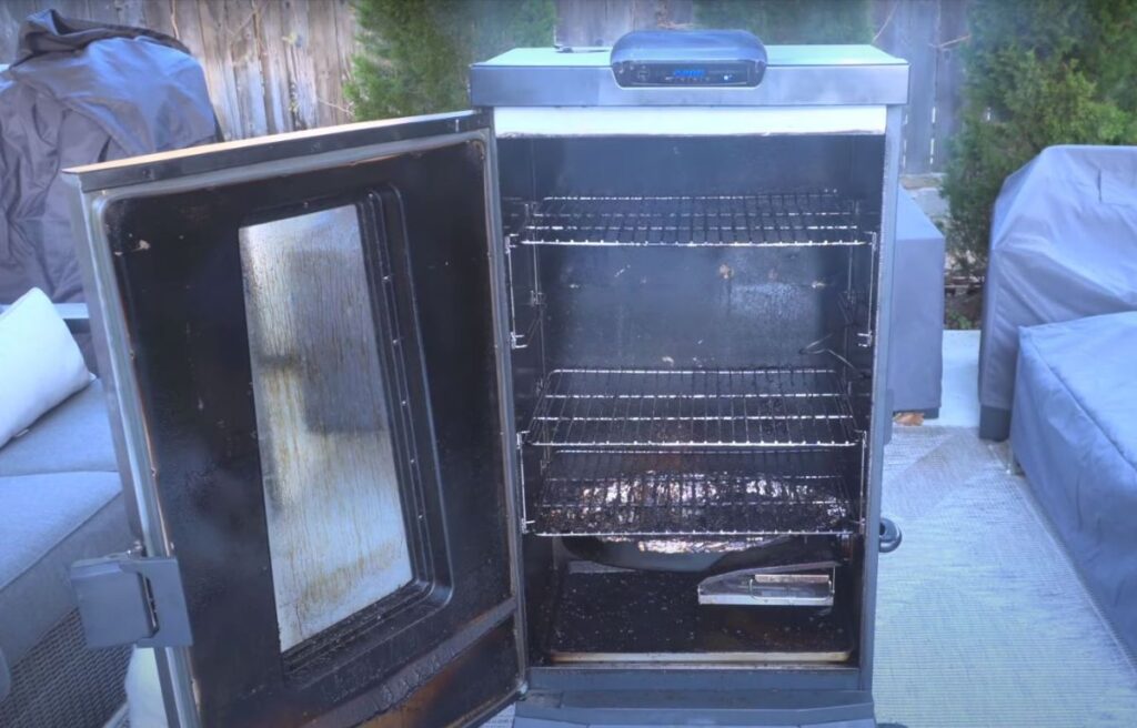 Cooking space of an electric smoker