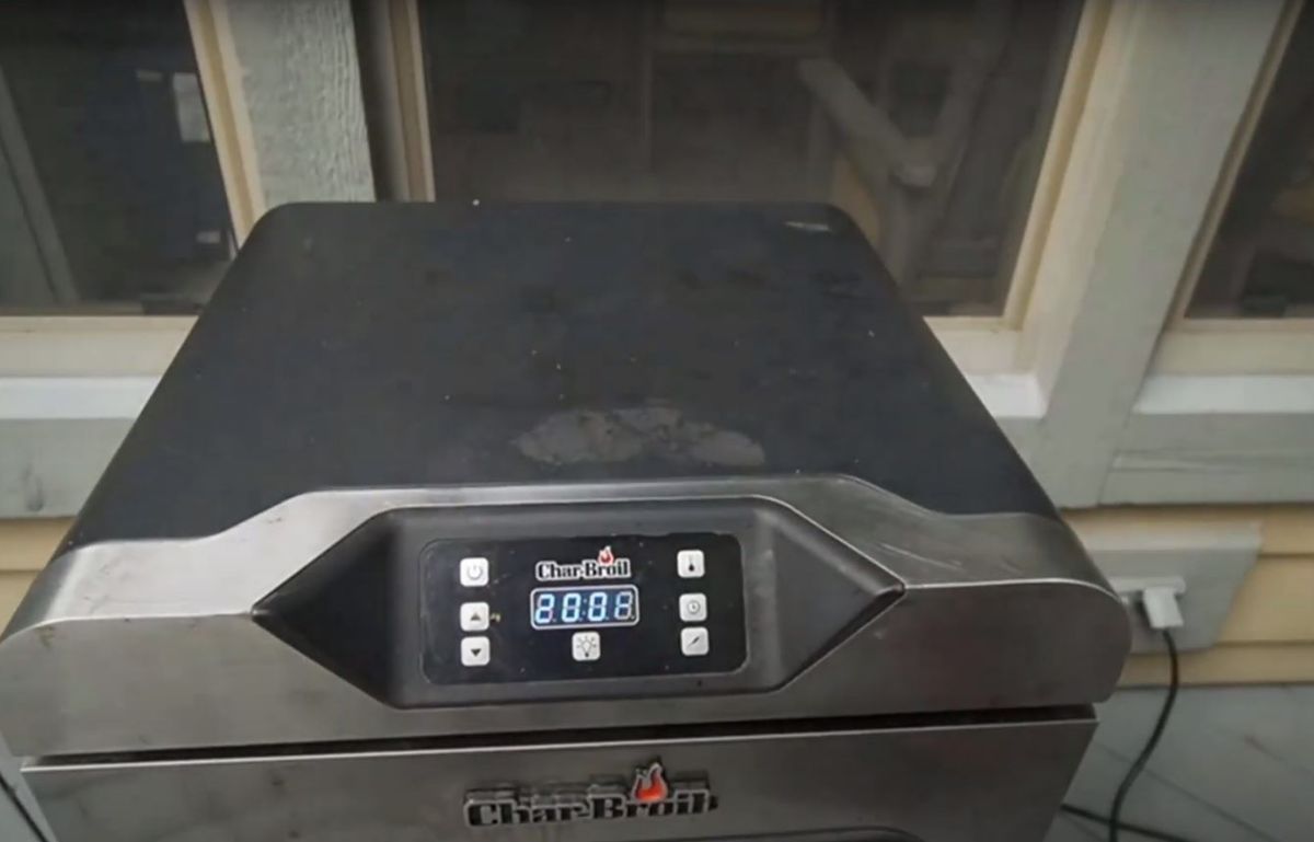 Digital control panel of char broil electric smoker