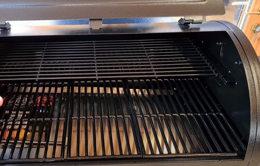 Cooking grates in PIT BOSS PB850G Wood Pellet Grill