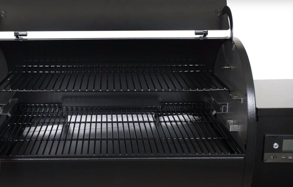 Cooking grates in a pellet grill