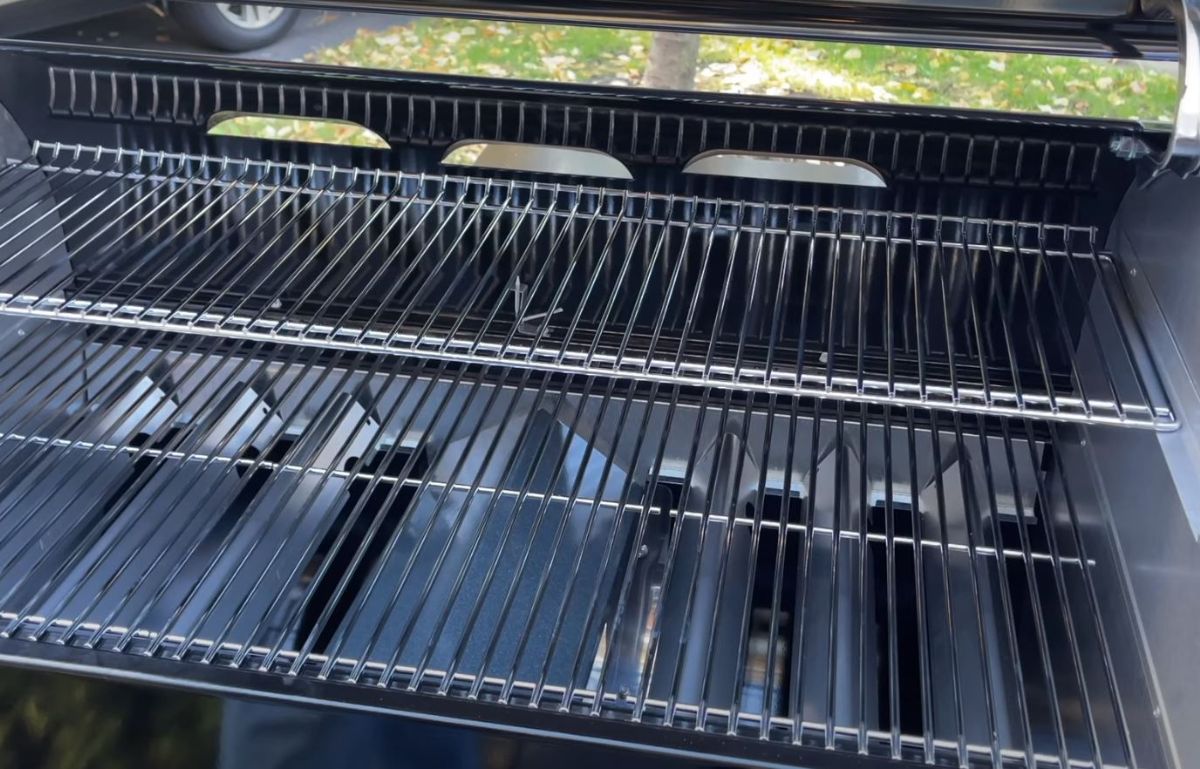 Grilling grates of Weber SmokeFire EX6