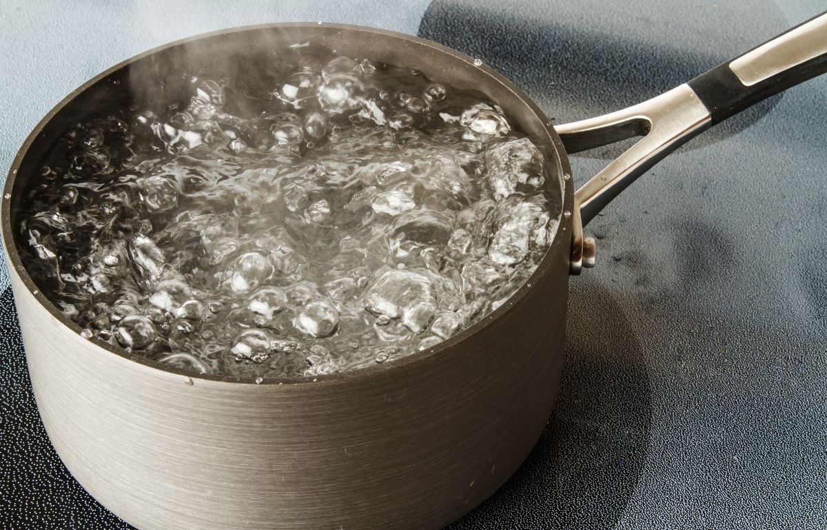 Boiling water on a griddle