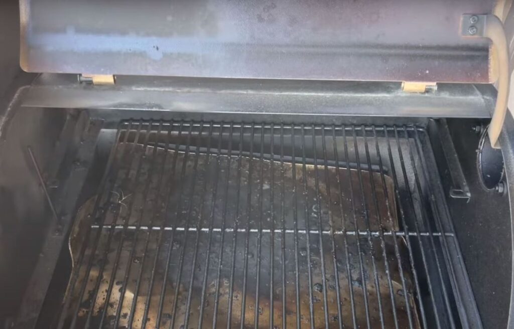 Cleaning the dirty Grill Grates of Traeger Pro 575